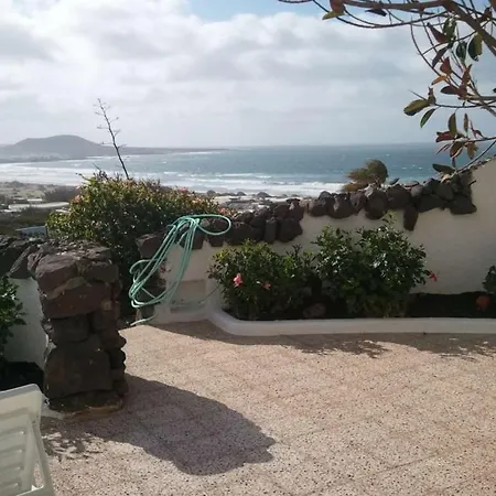 Sleeps 5 Wifi Famara