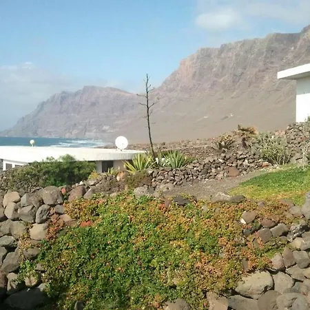Sleeps 5 Wifi Famara