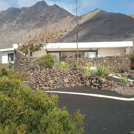 Sleeps 5 Wifi Holiday home *